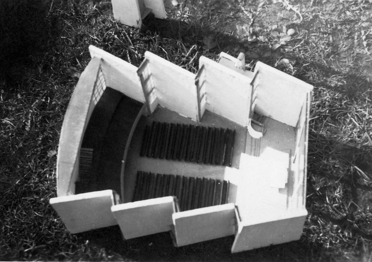 ZWEI KIRCHEN, EIN WOHNHAUS