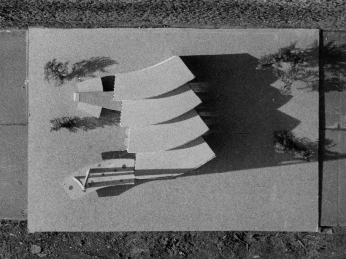 ZWEI KIRCHEN, EIN WOHNHAUS