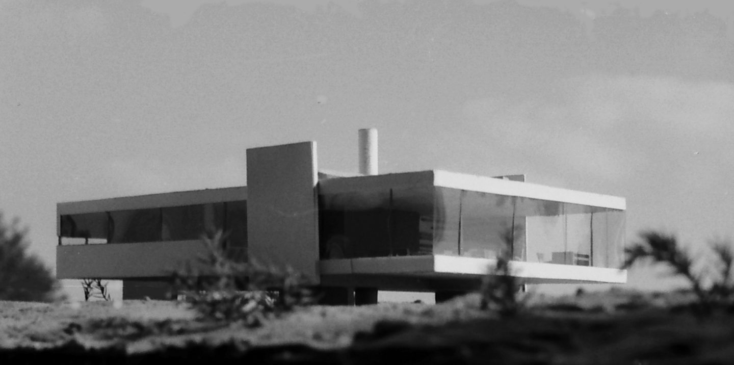 ZWEI KIRCHEN, EIN WOHNHAUS